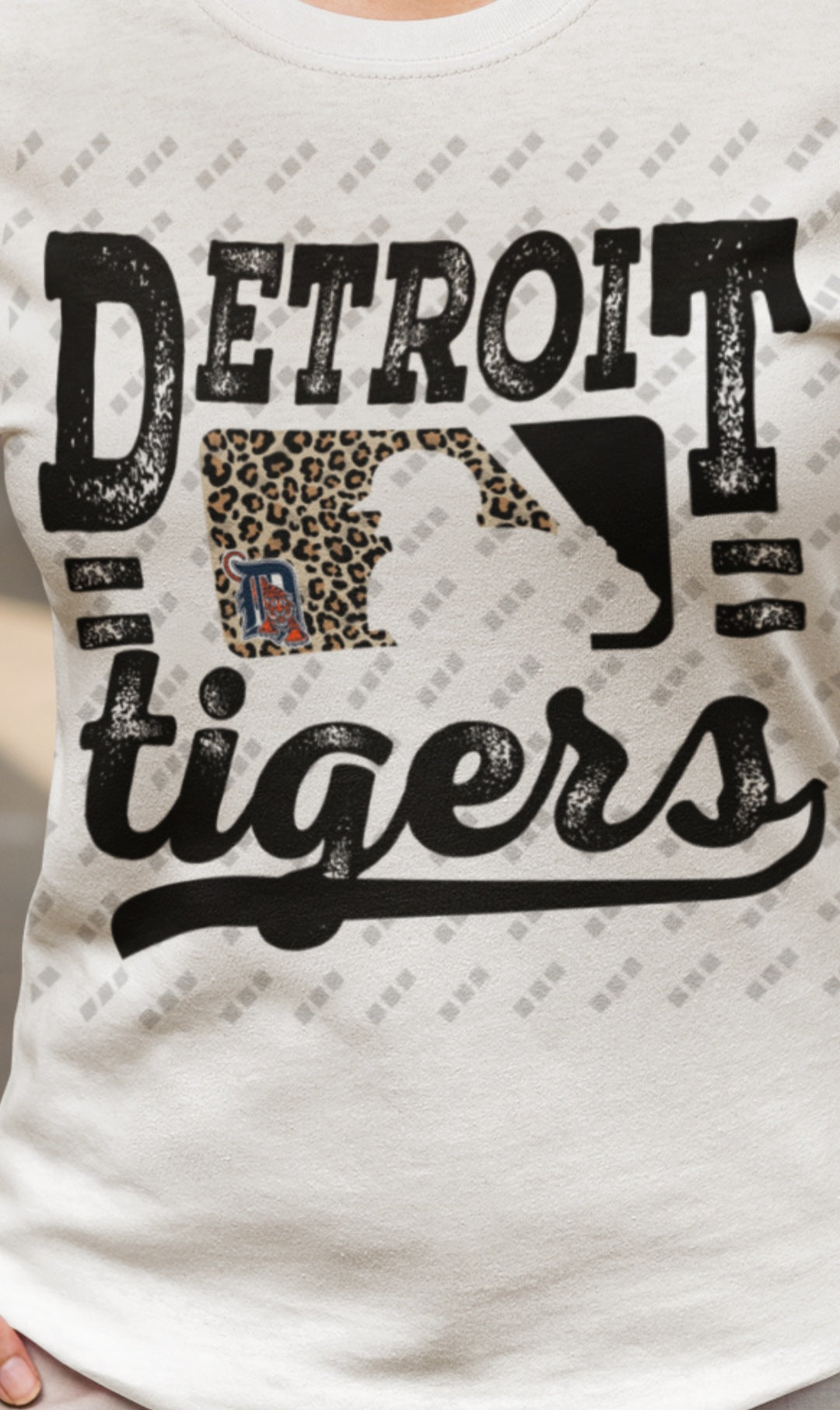 Detroit Tigers Wild Style Graphic Women's T-Shirt