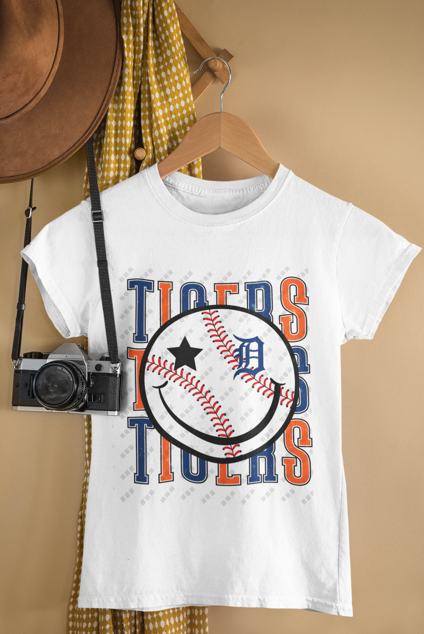 Detroit Tigers Smiley Face Tee – Unisex